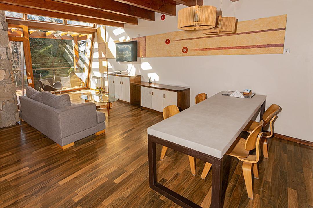 Rochester & Hotel 4*