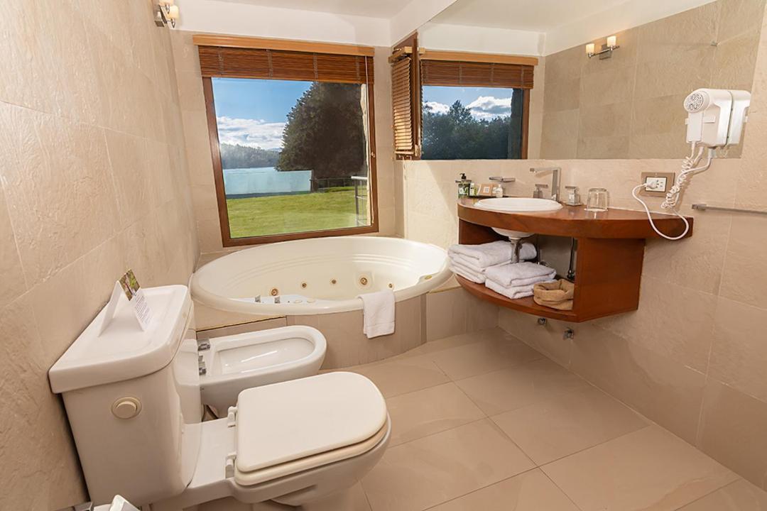 Rochester & Hotel 4*